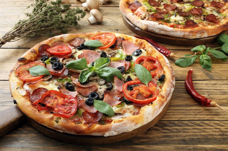 Pizza Włoska Z Dodatkami