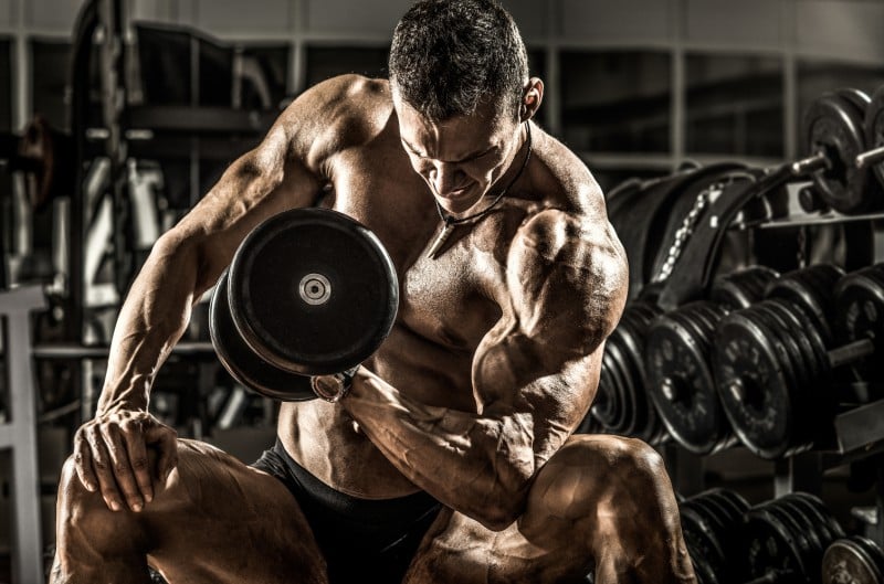 8 niesamowitych ćwiczeń na biceps