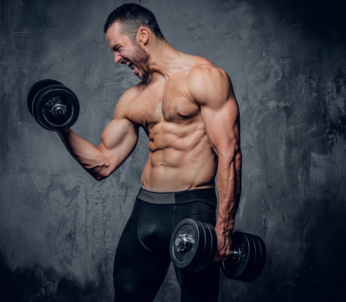 Trening bicepsów i tricepsów w domu