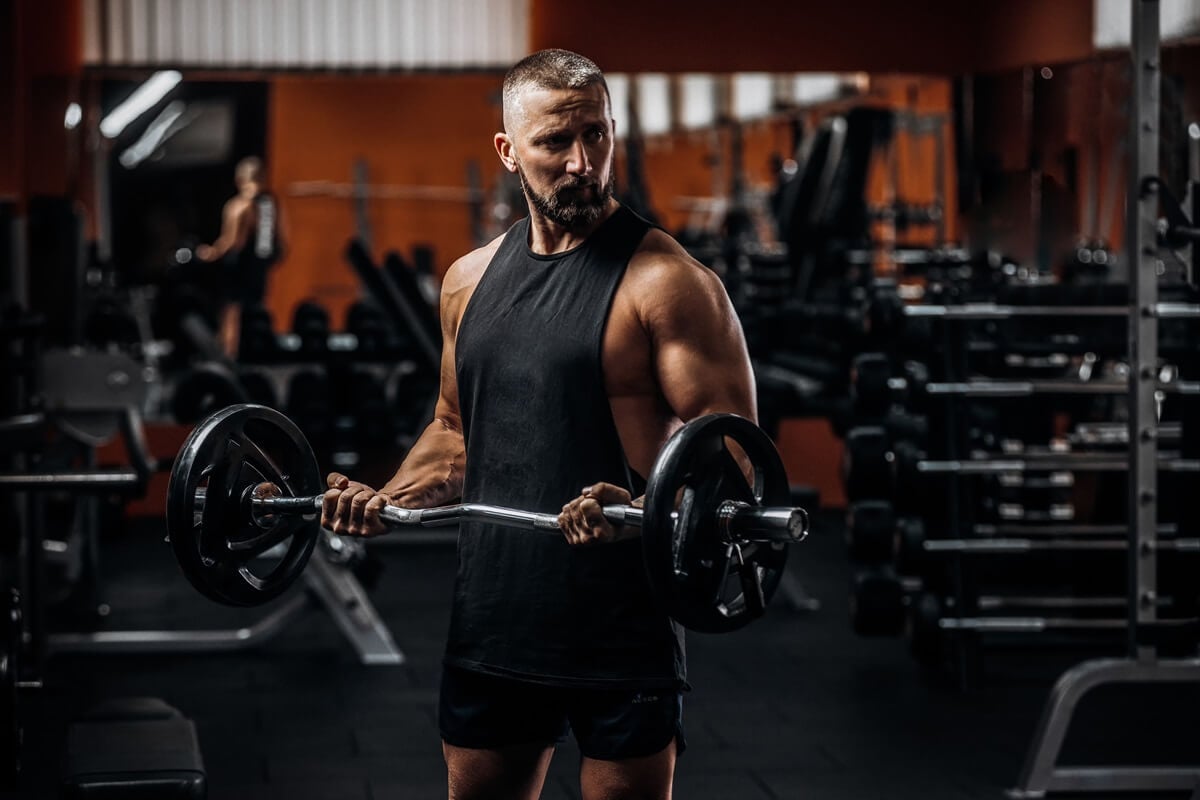 Trening na masę po 40 roku życia – jak budować mięśnie bez kontuzji