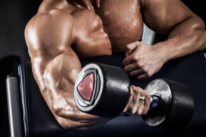 Plan treningowy na biceps i triceps - duże ramiona w 30 dni