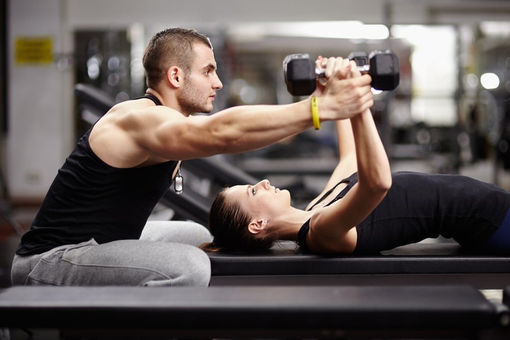 Trening na rzeźbę a trening na redukcję - jakie są różnice?