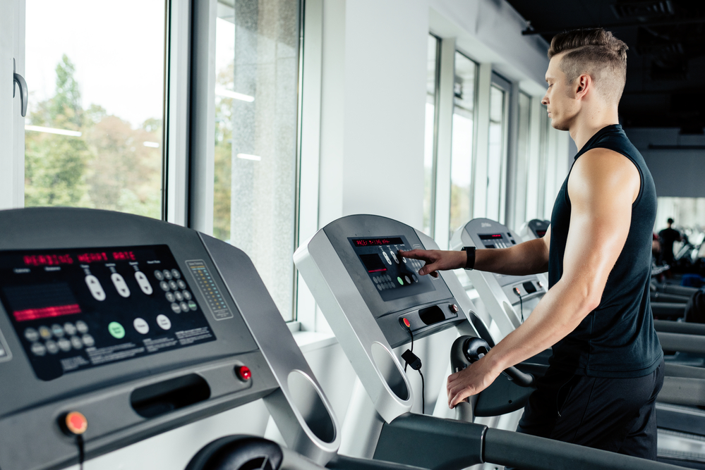 trening cardio na bieżni