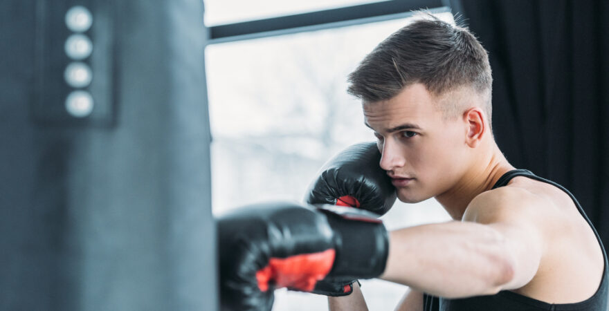 sporty walki boks młody zawodnik