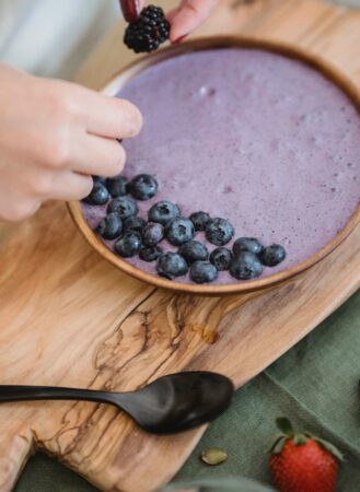 jagodowe smoothie bowl